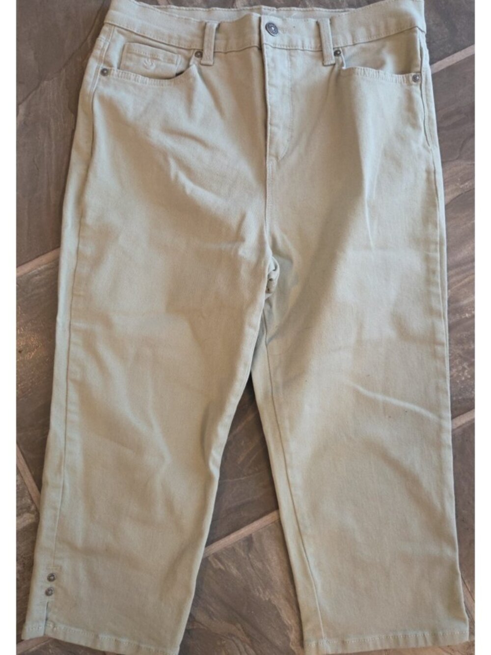 Gloria Vanderbilt Amanda Capris All Around Slimming Effect Womens Size 12P Khaki